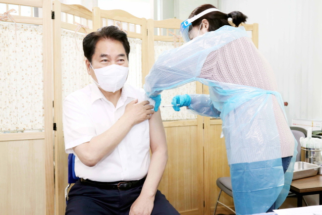 용인, 백군기 용인시장, 아스트라제네카(AZ) 백신 접종_사진(1).jpg