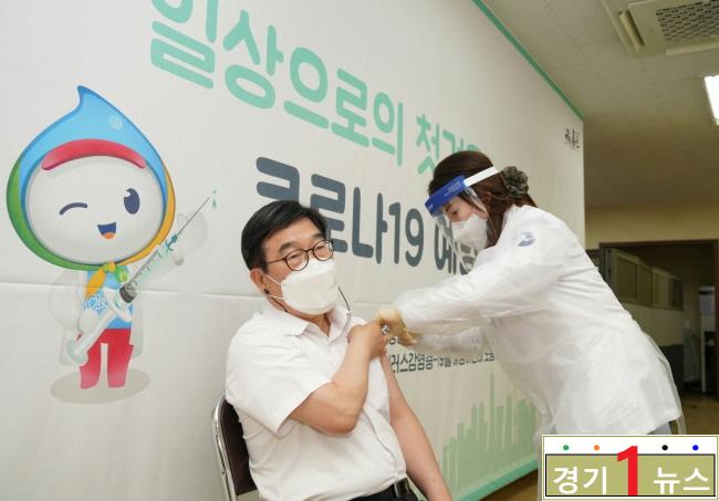 광주시장, 아스트라제네카 백신 접종.jpg