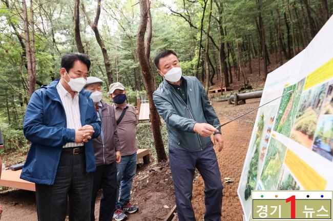 용인,  녹지활용계약은 공원 조성 관점 바꾼 획기적 사례_사진(2) 구성도시자연공원 시민녹색쉼터 현장 점검.jpg