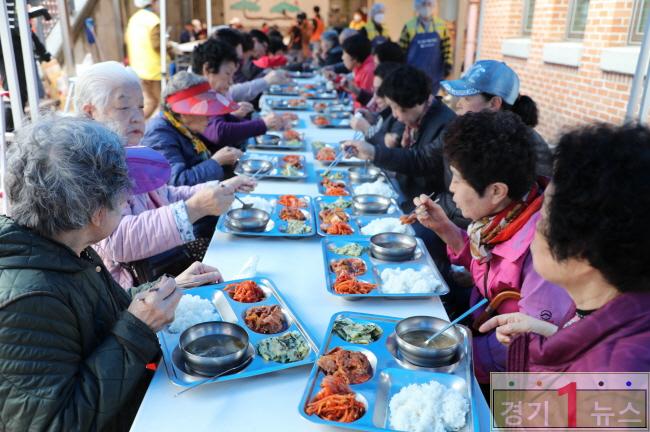 수원 사랑의 밥차’, 3년 만에 매탄공원서 다시 시작(5).jpg